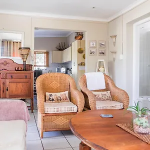 Chalet The Garden On 140 Fordyce, Port Elizabeth