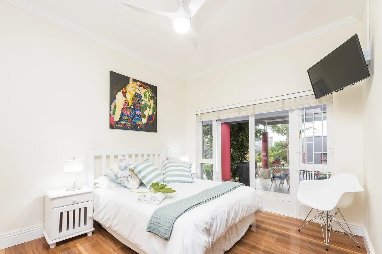 Whispering Palms Apartment Port Elizabeth Homestay
