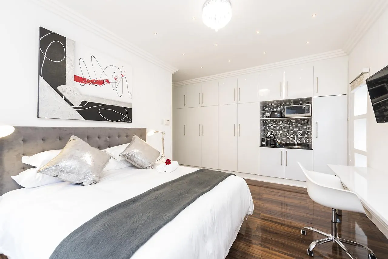Homestay Whispering Palms Apartment Port Elizabeth